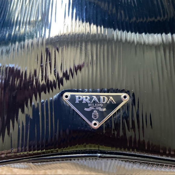 🕴PRADA Glossy leather sachet bag 💯 Unisex - Picture 5 of 17